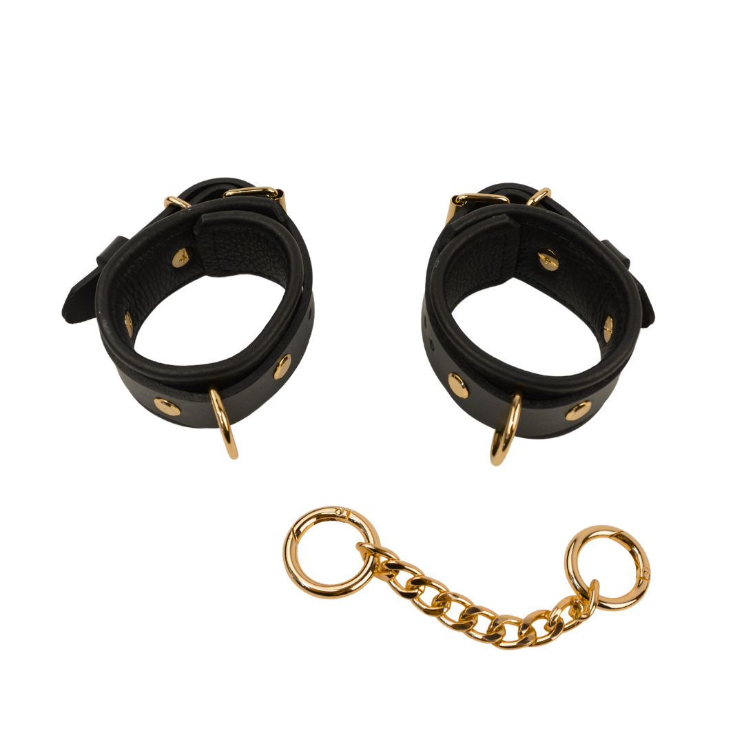 Bondage Wrist Cuffs with Chain Connector - USA