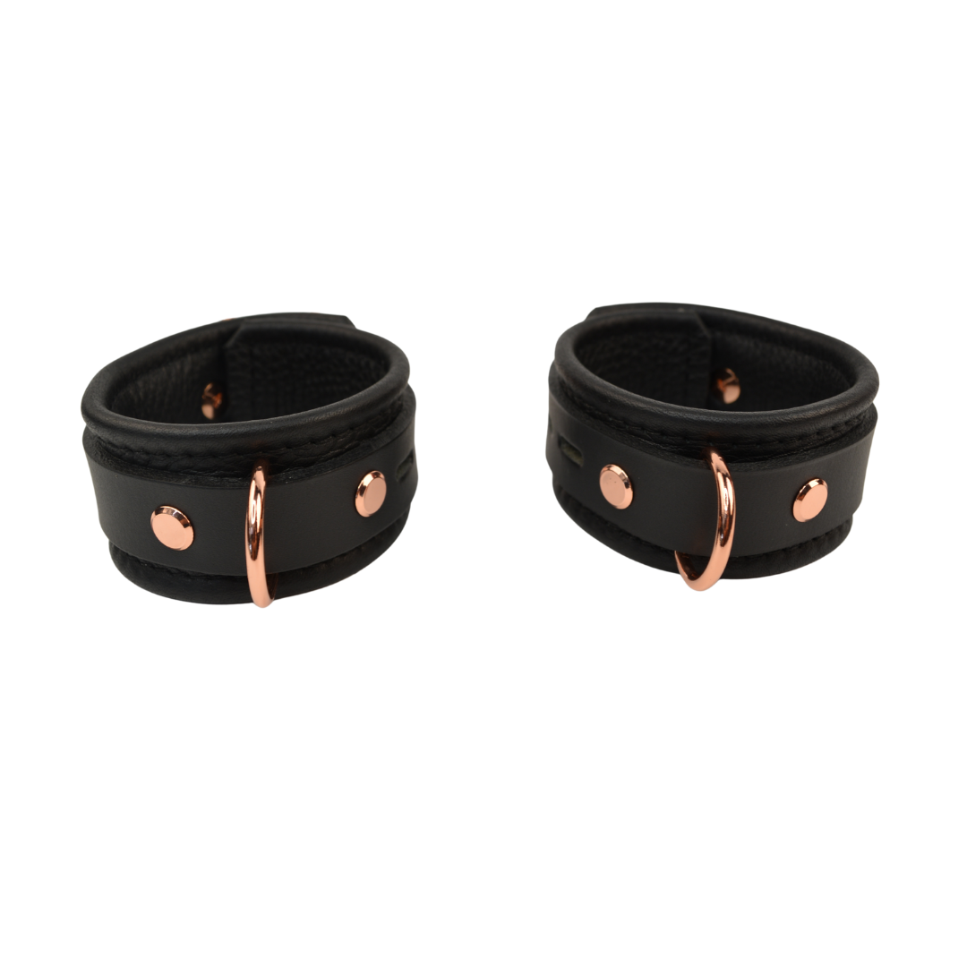 Bondage Wrist Cuffs with Chain Connector - USA