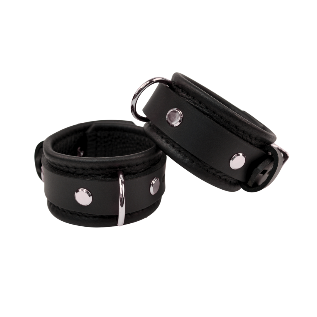 Bondage Wrist Cuffs with Chain Connector - USA