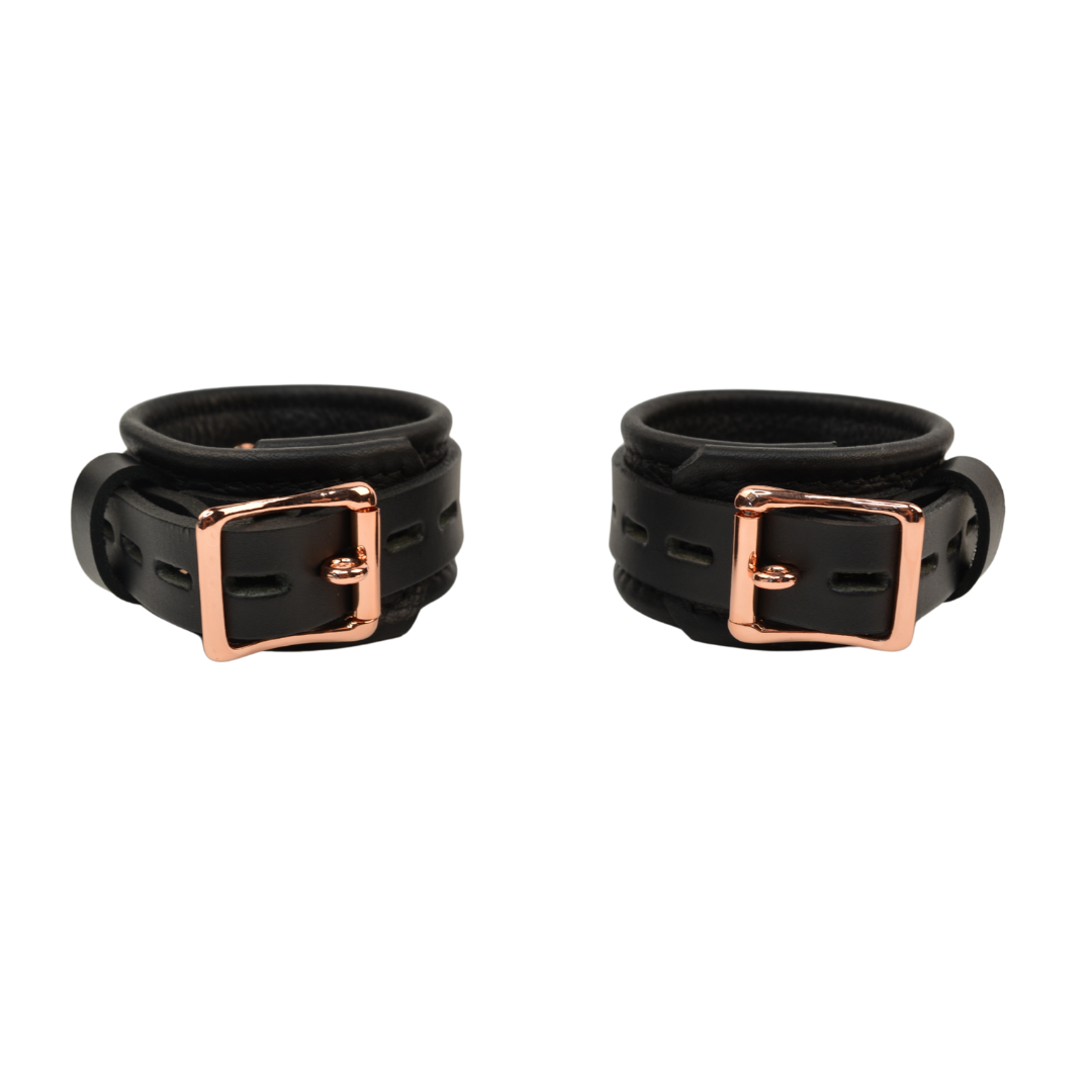 Bondage Wrist Cuffs with Chain Connector - USA