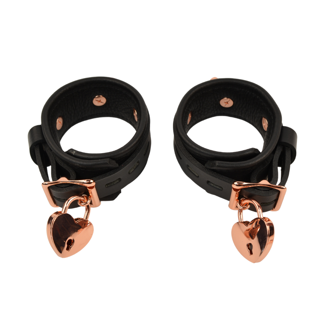 Bondage Wrist Cuffs with Chain Connector - USA