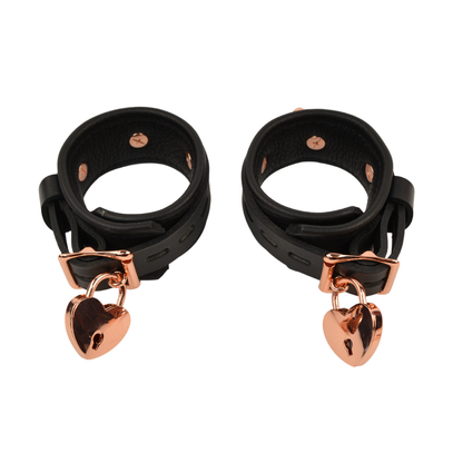 Bondage Wrist Cuffs with Chain Connector - USA